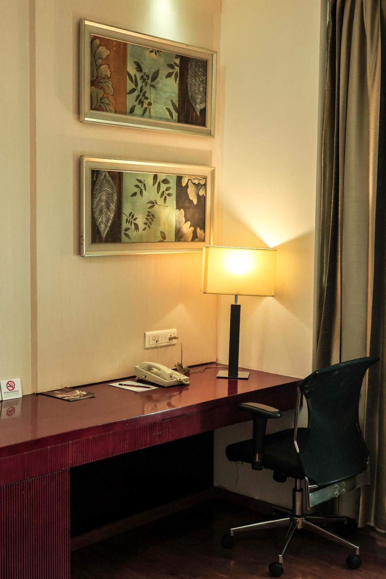 Bravura Gold Resort Мірут Екстер'єр фото